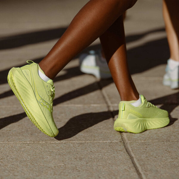 Saucony Triumph 22 (dömu) - Image 3